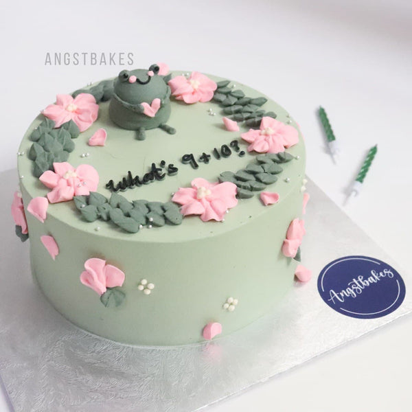 Single Tier - Frog with flower wreath